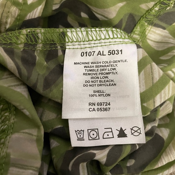 Columbia Green Cargo Shorts with Tropical Print - Picture 6 of 7
